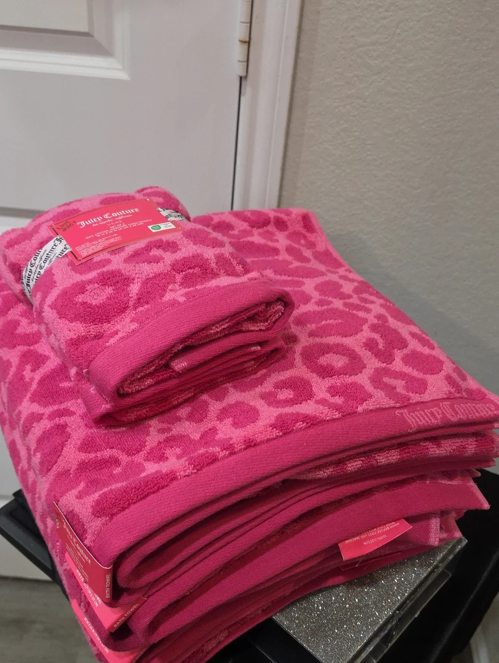 Juicy Couture Home Hot Pink Leopard Print 100% Cotton Jacquard Bath/Hand Towels